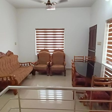 Mom'S Villa Nedumbassery Zewnętrze zdjęcie